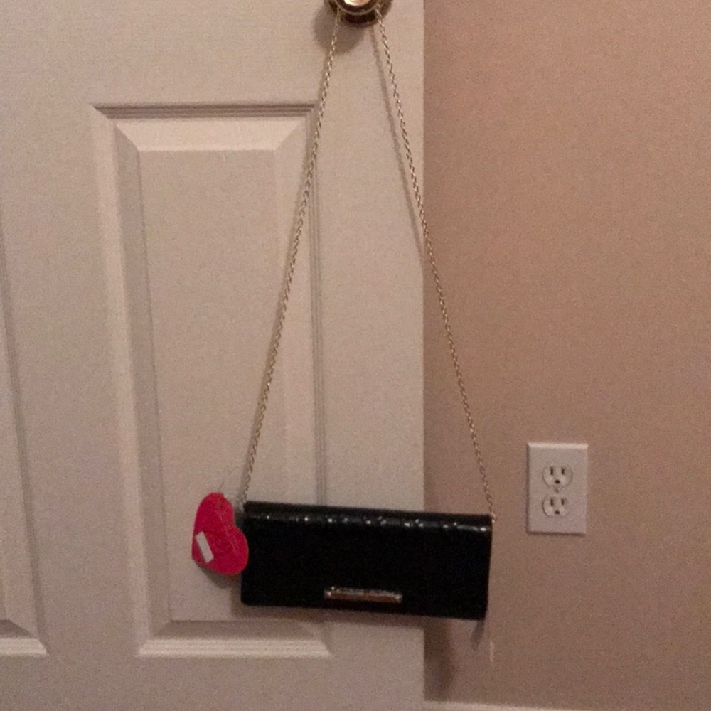 BETSEY JOHNSON CLUTCH CROSSBODY BLACK 68.00 NWT - Picture 4 of 8